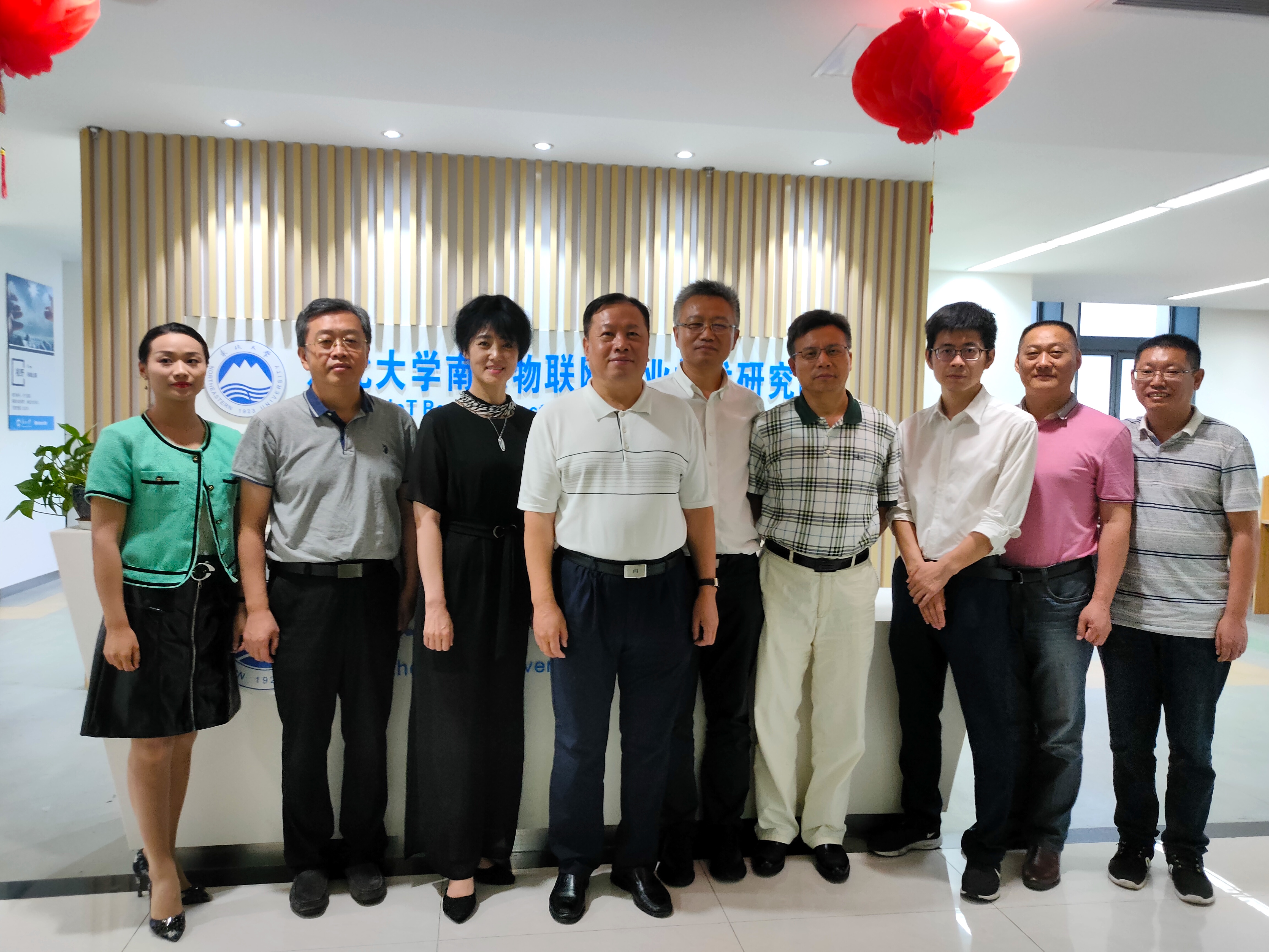 辽宁商会会长彭小东、南京大学教育发展基金会秘书长张晓东一行来我院参观指导